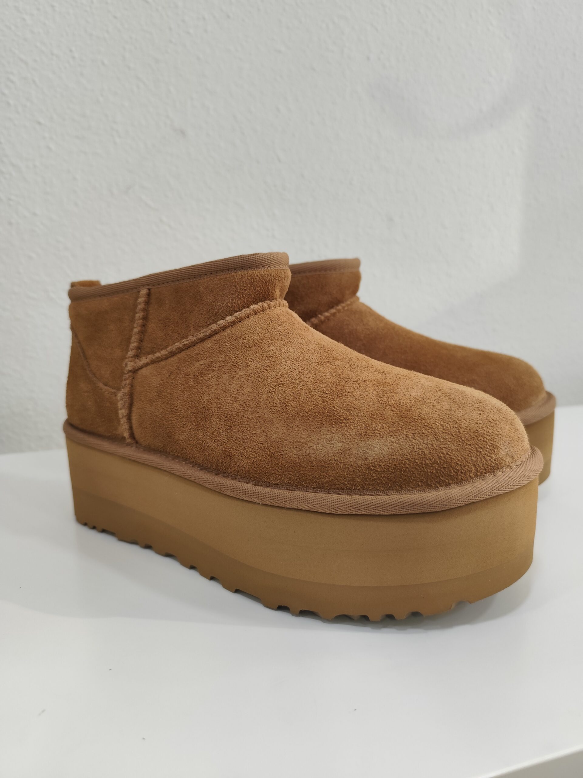Bota classic ultra mini platform chesnut UGG