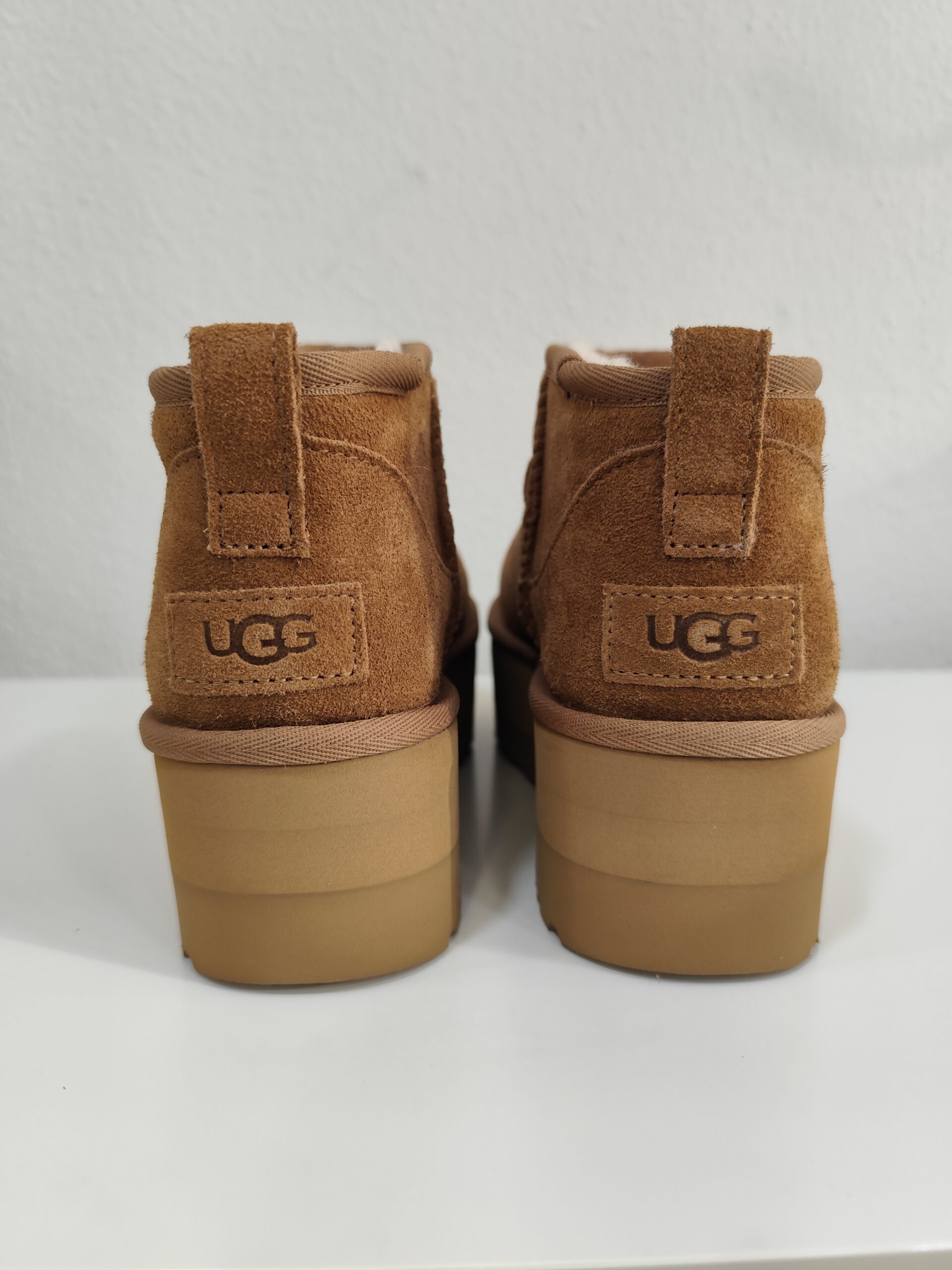 Bota classic ultra mini platform chesnut UGG