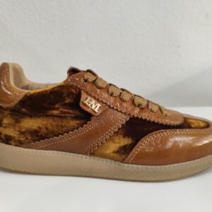 Deportiva terciopelo ambar Pedro Miralles