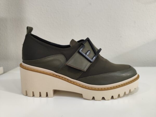 Zapato caqui velcro Ezzio