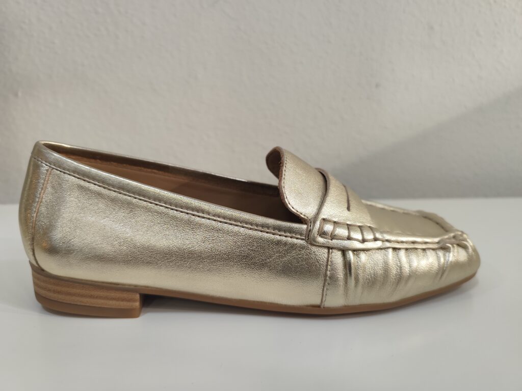 Mocasin piel dorado Unisa