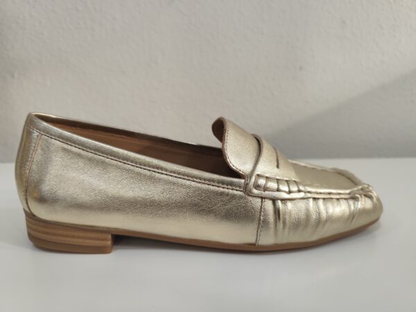 Mocasin piel dorado Unisa