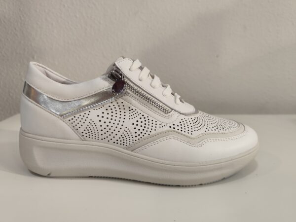 Deportiva blanca y plata Stonefly