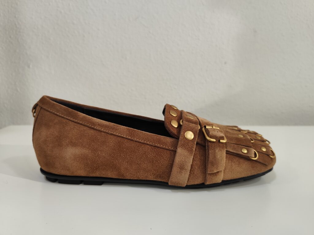 Mocasin plano tachuelas camel Bruno Premi