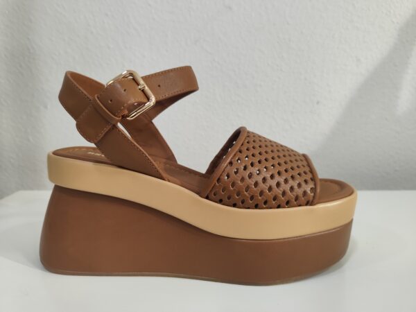 Sandalia cuña rejilla camel Bruno Premi