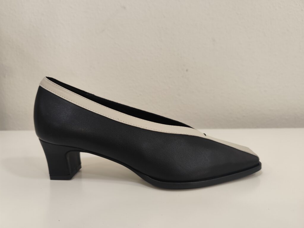 Zapato blanco y negro DIbia