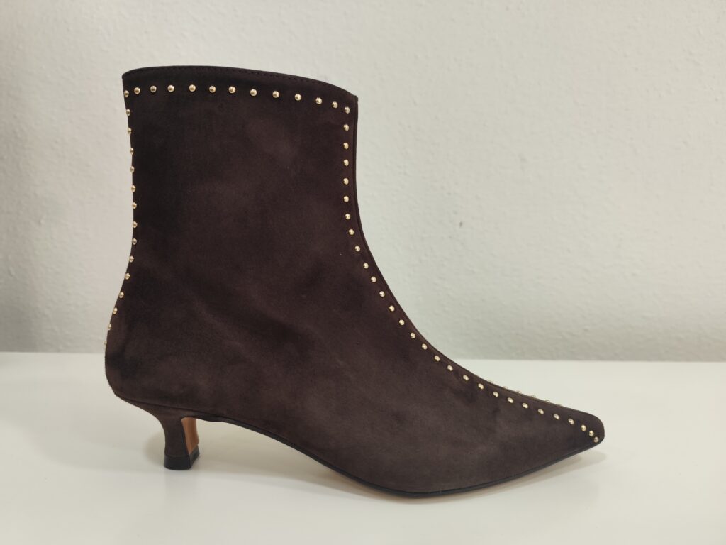 Botin marron tachuelas Dibia