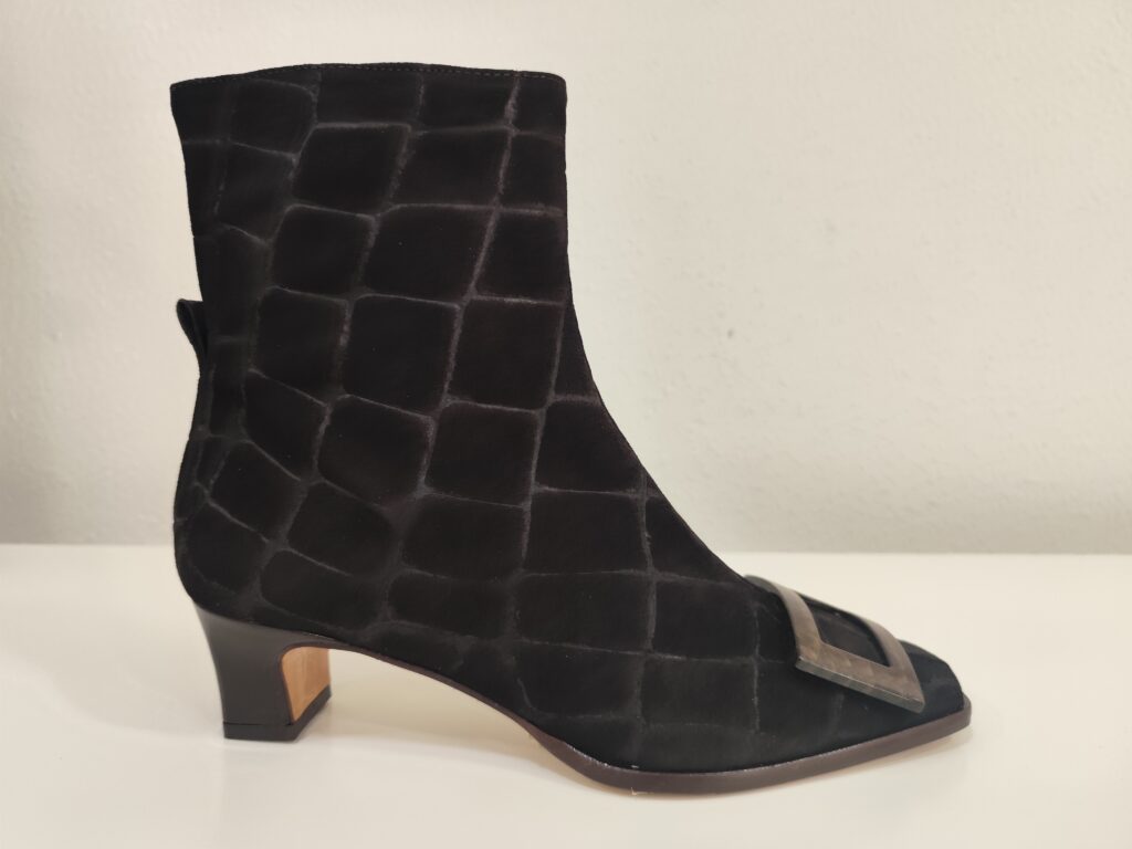 Botin negro coco hebilla Dibia