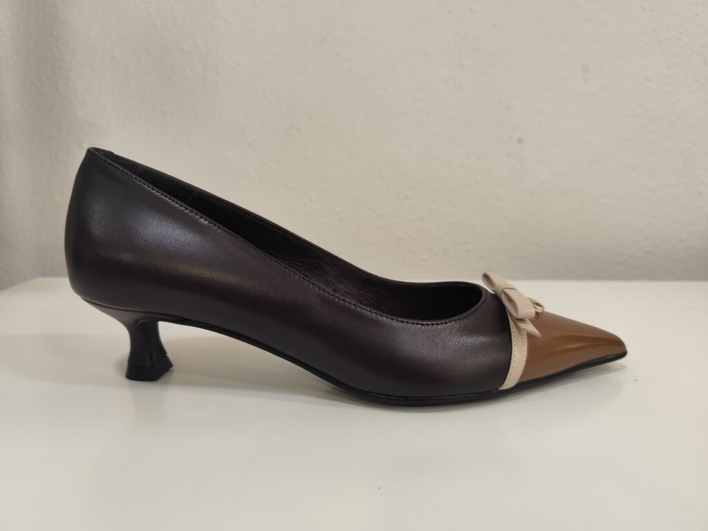 Zapato marron y beige lazo Ezzio