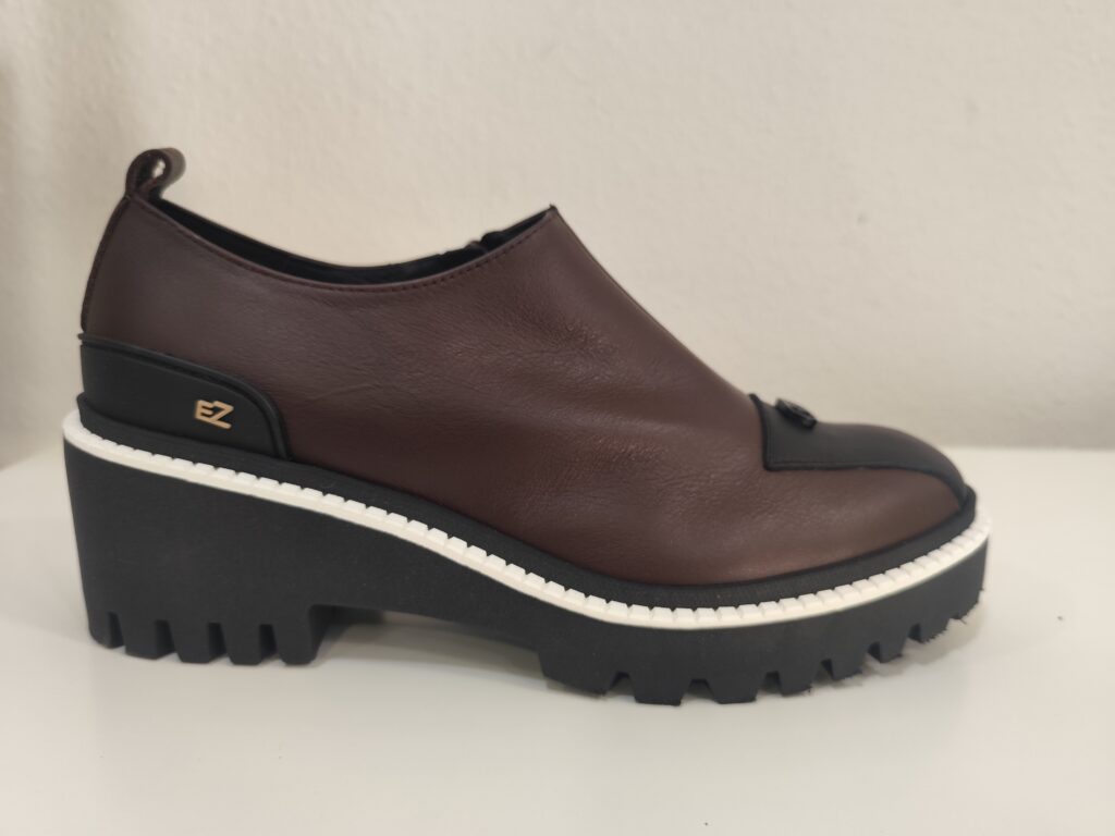 Zapato negro y marron Ezzio