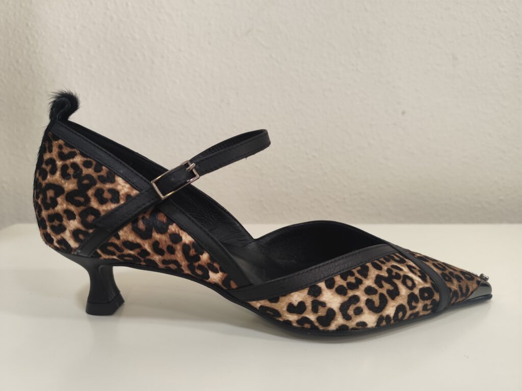 Zapato tacon leopardo Ezzio