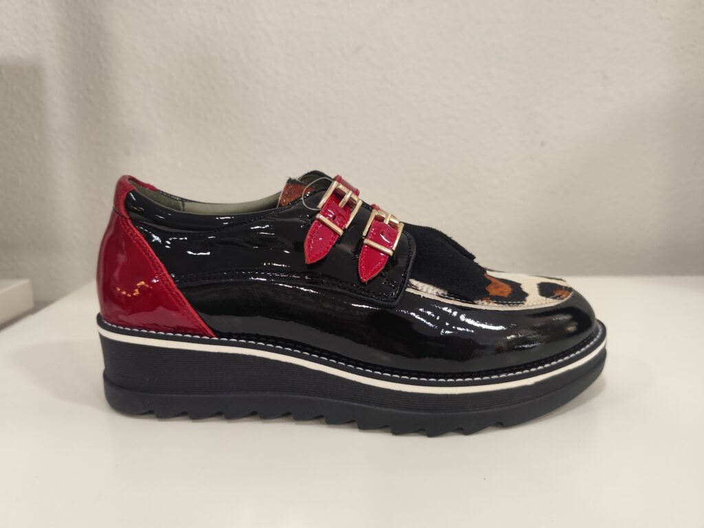Mocasin negro rojo print Nival