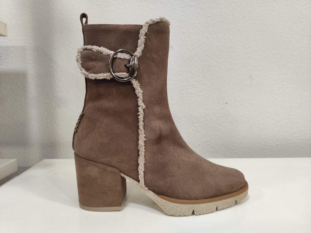 Botin borreguito hebilla Ezzio